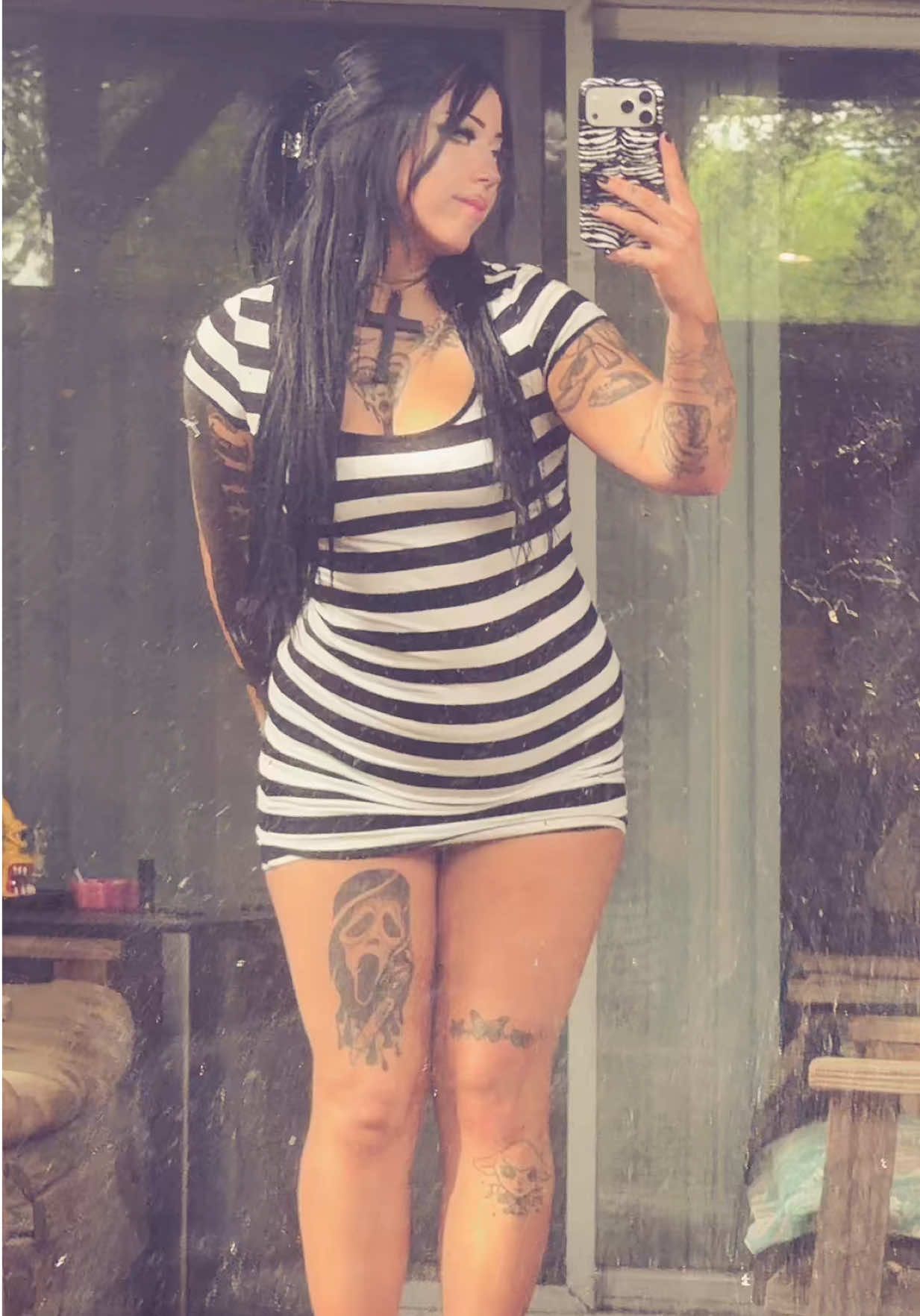 @drowningmysorrowz