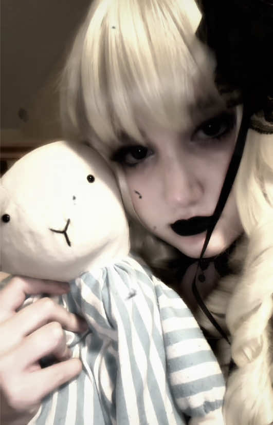 @𝐚𝐥𝐢𝐜𝐞🐇🖤