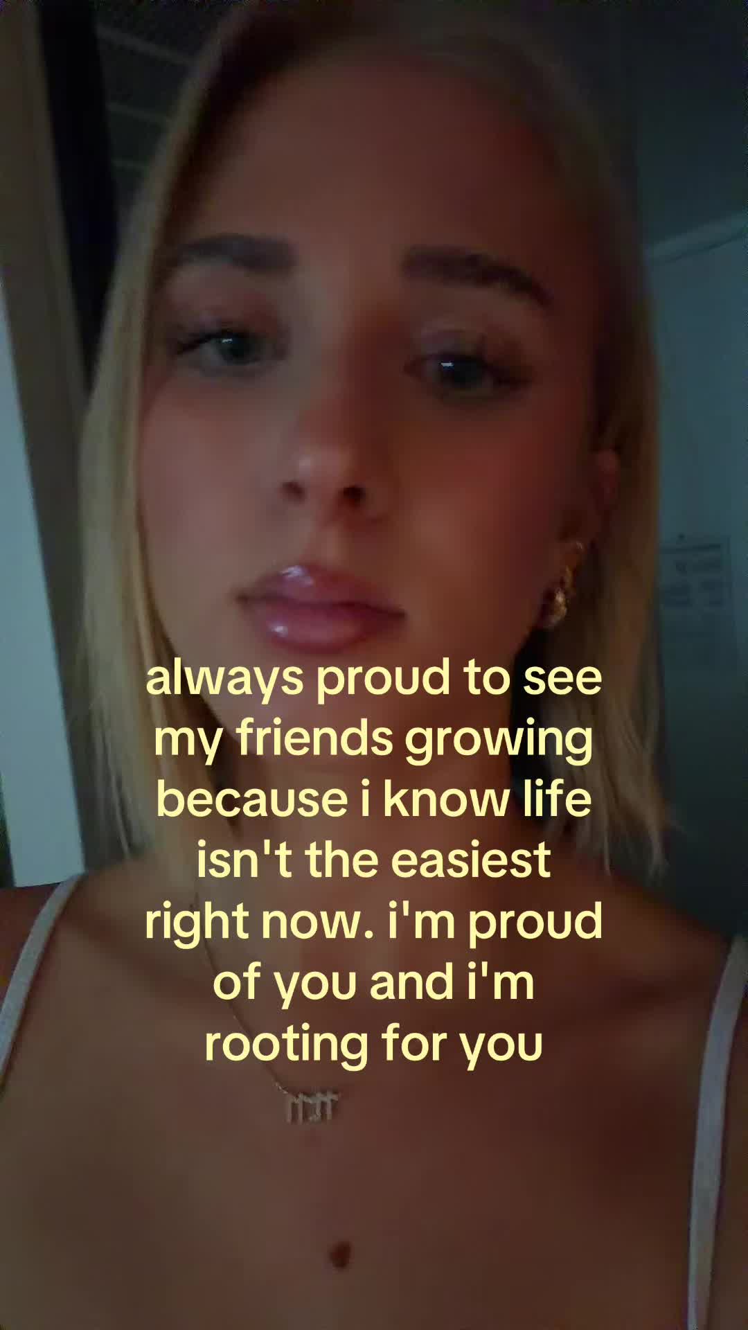 @theelliebarker