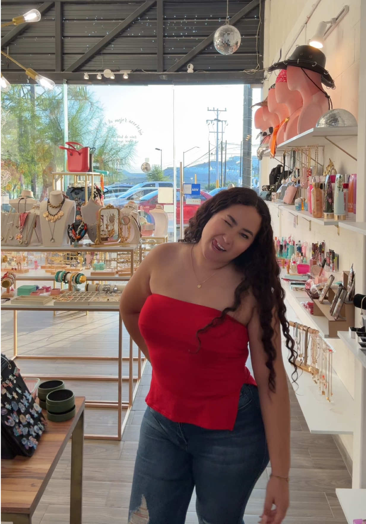 @AlexandraDeLuna_