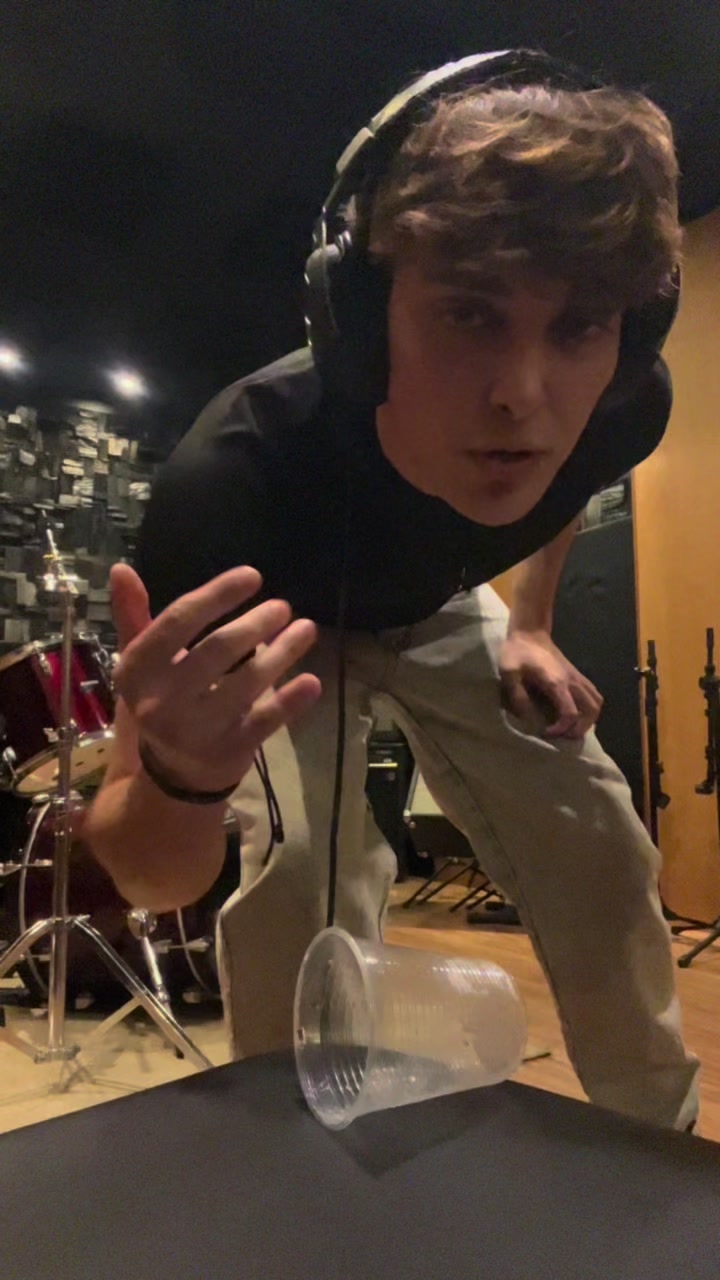 @Johnny🪞