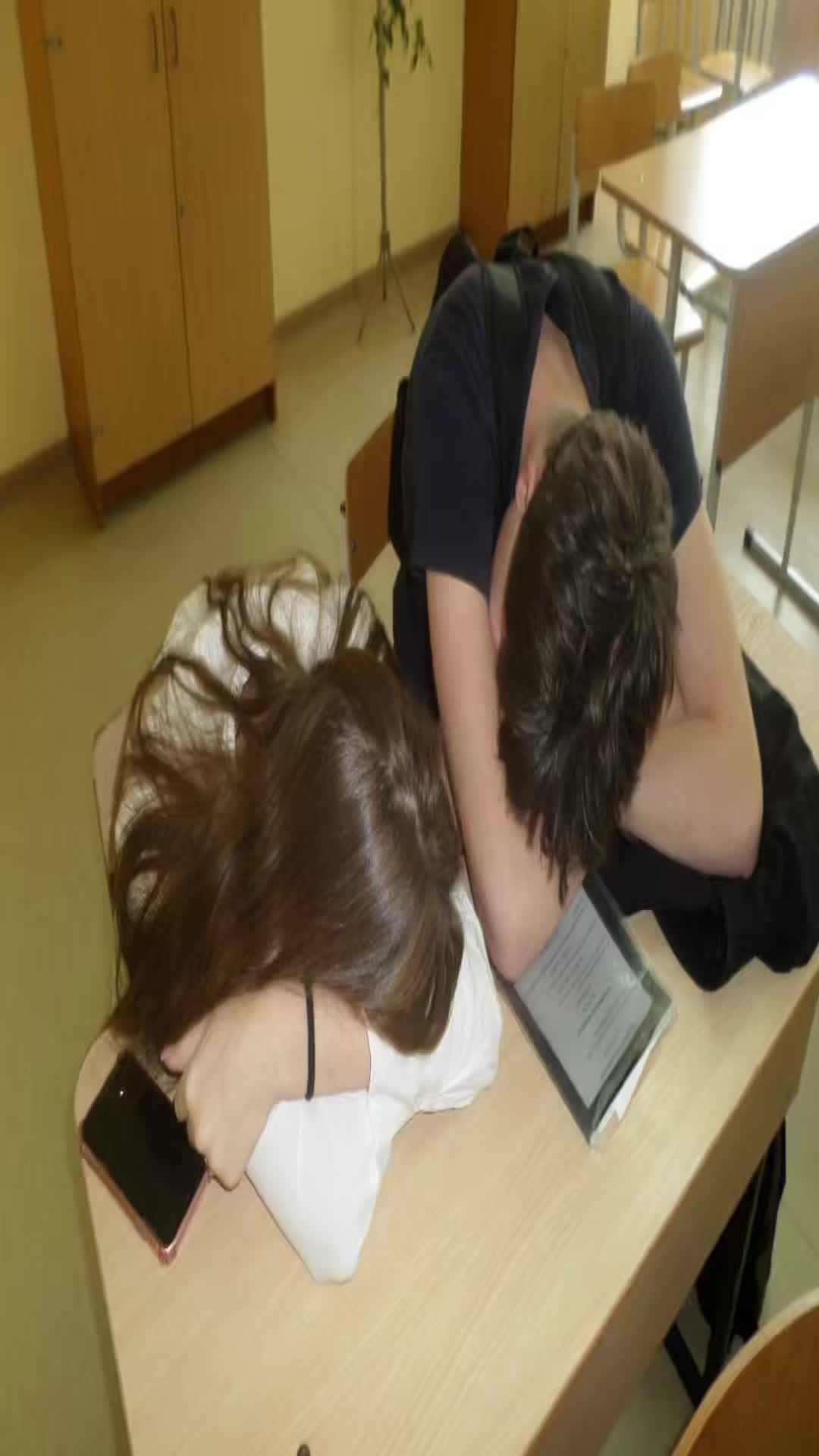 @⃟