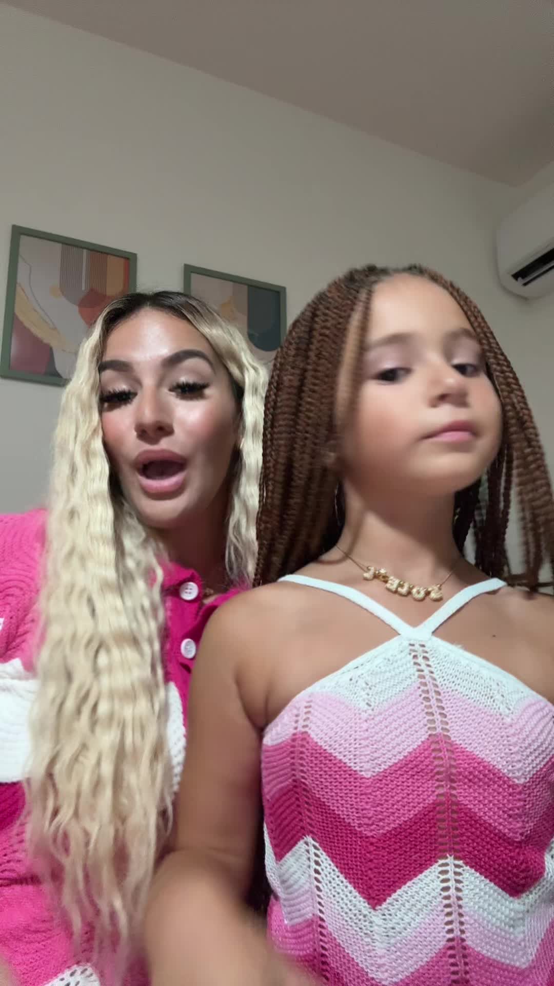 @MelinaPieroSoleil👩👧
