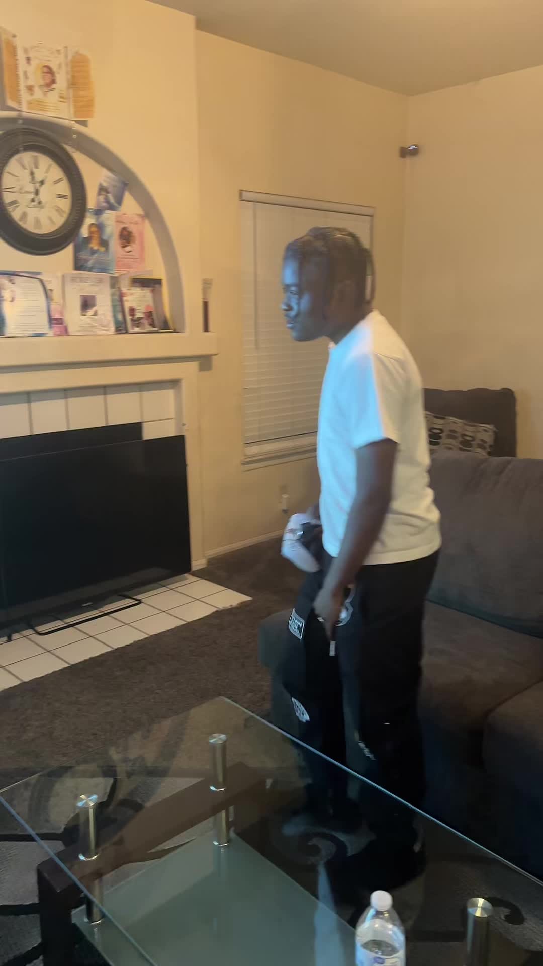 @Derrick_thecomediann