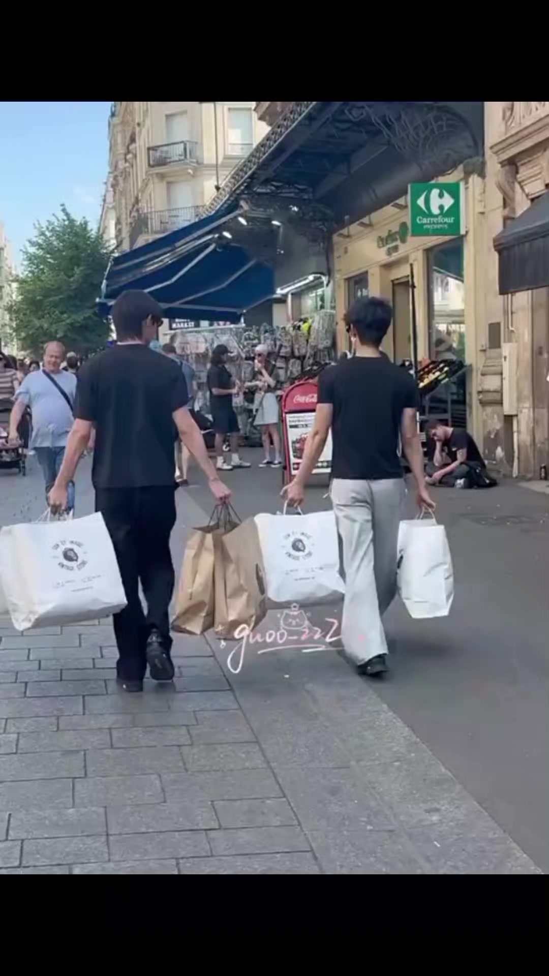 @𝘛𝘩𝘦𝘩𝘰𝘭𝘪𝘤