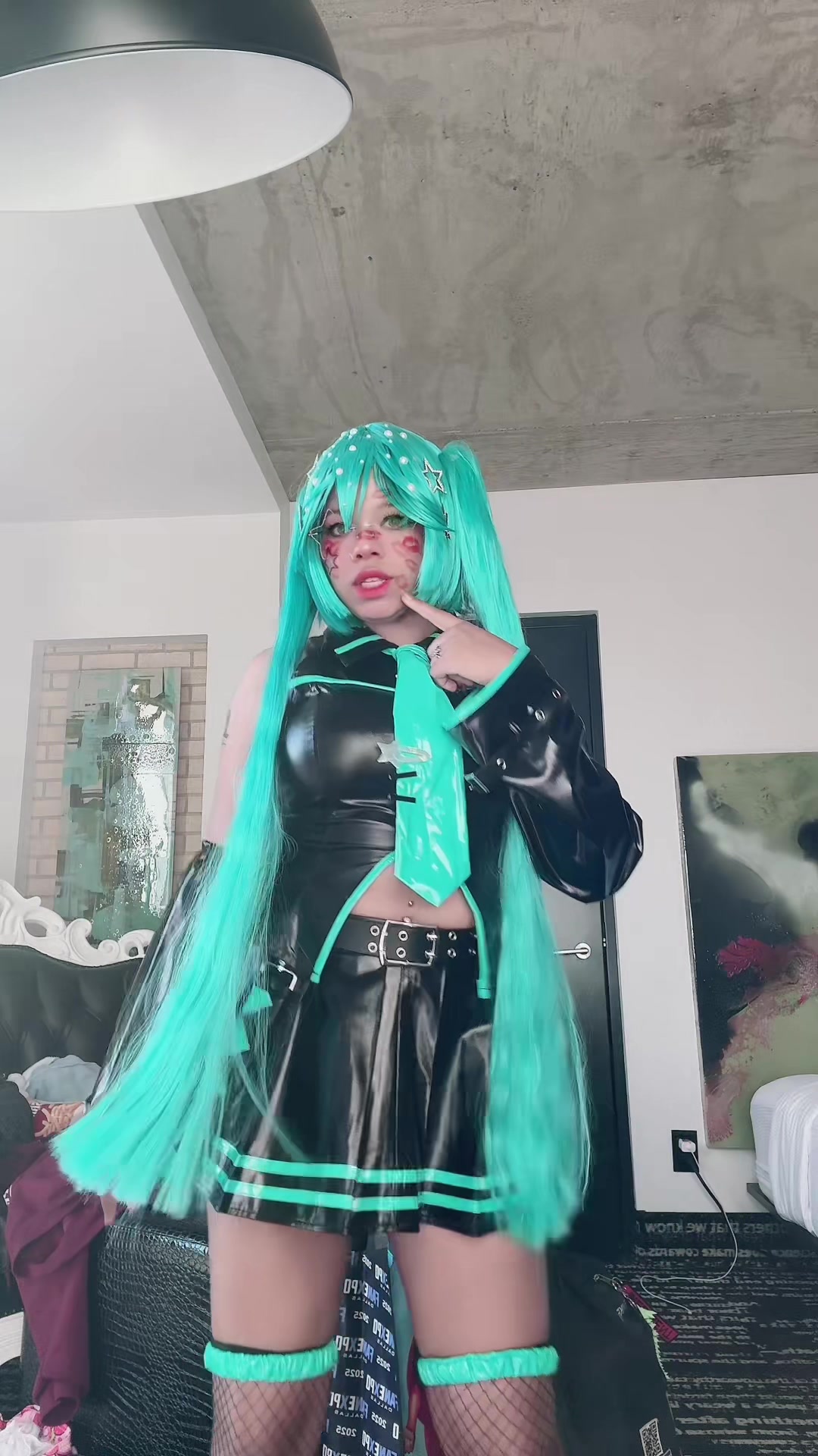 @Lilcrayon_