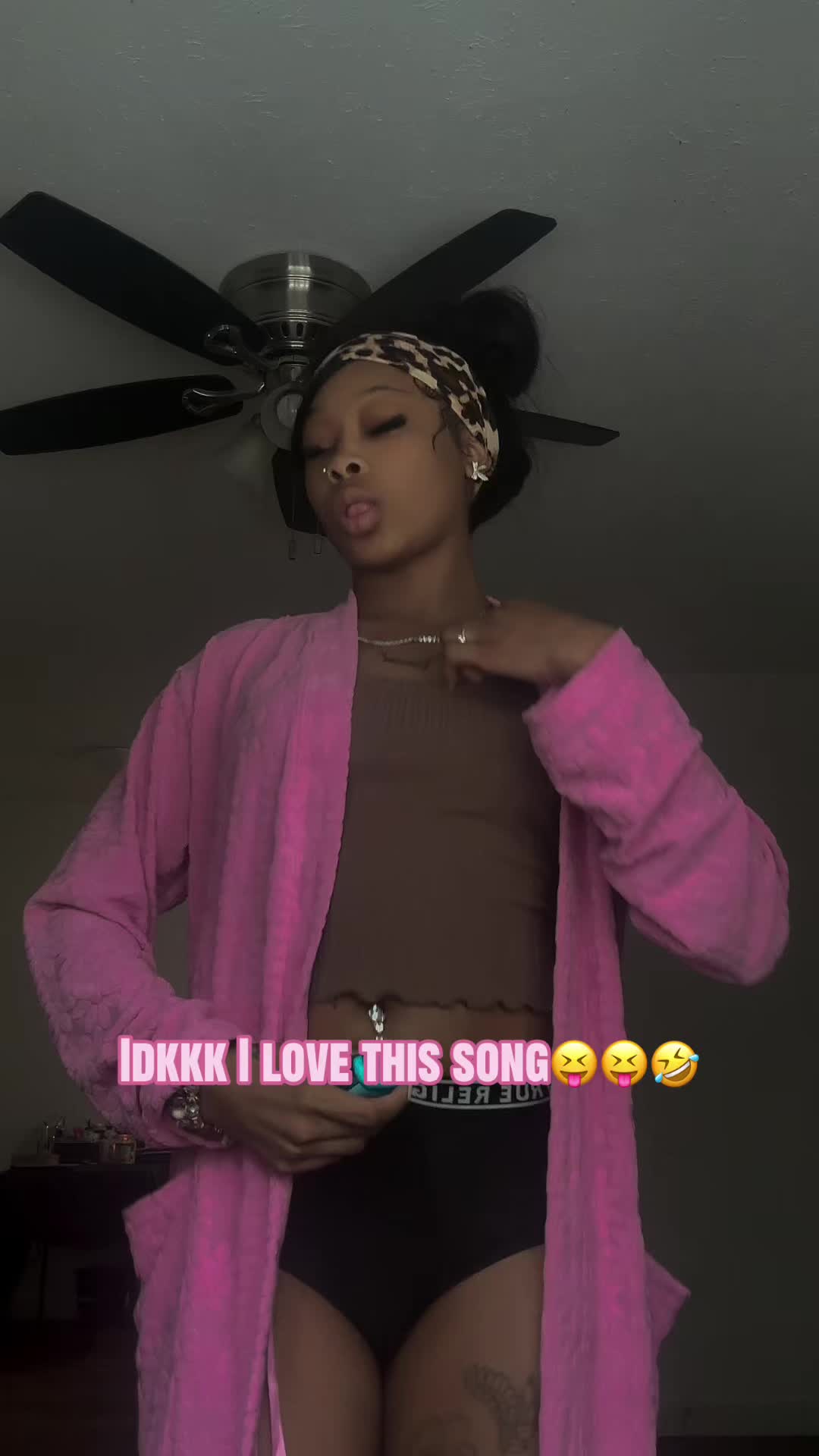 @_ms.h0lly_wood