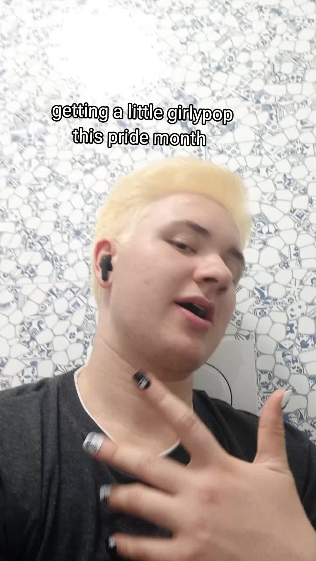 @Vy (they/he)