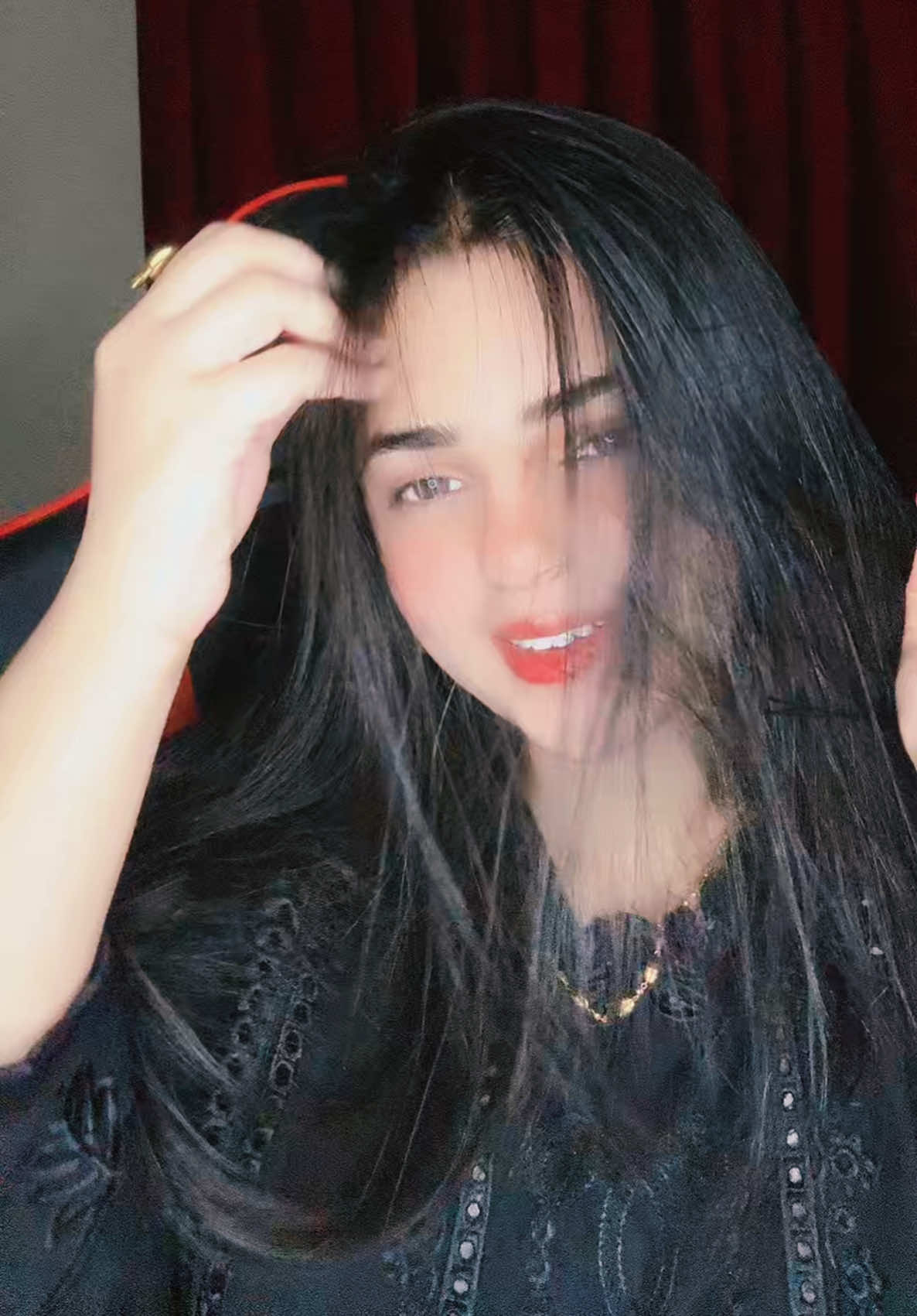 @👑 𝑸𝑼𝜠𝜠𝑵 𝑮 👑