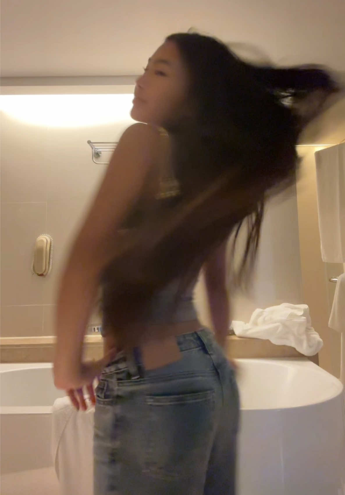 @bella