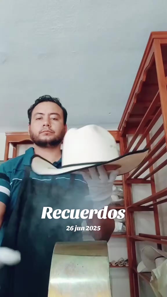@Adrian hats (Polo El Ranchero)