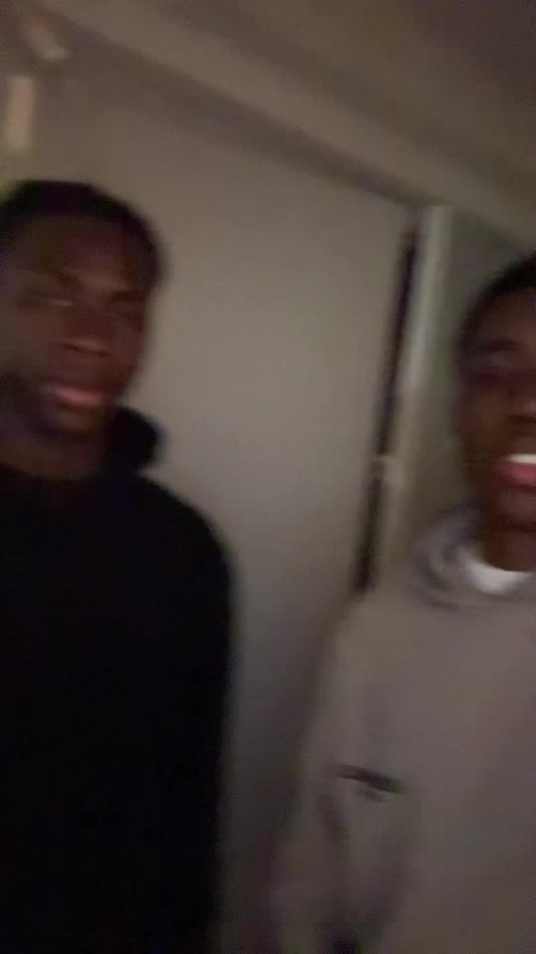 @𝐑𝟐 𝐱 𝐁𝟐