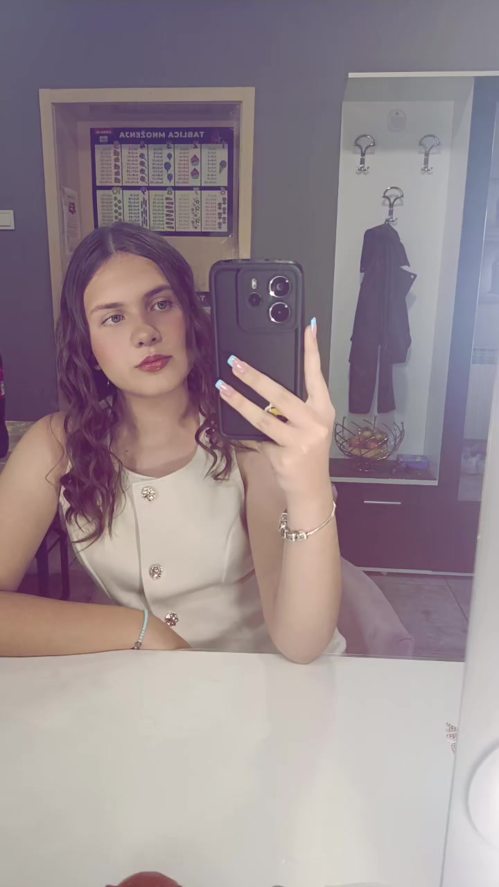 @𝓝𝓲𝓷𝓪🍸