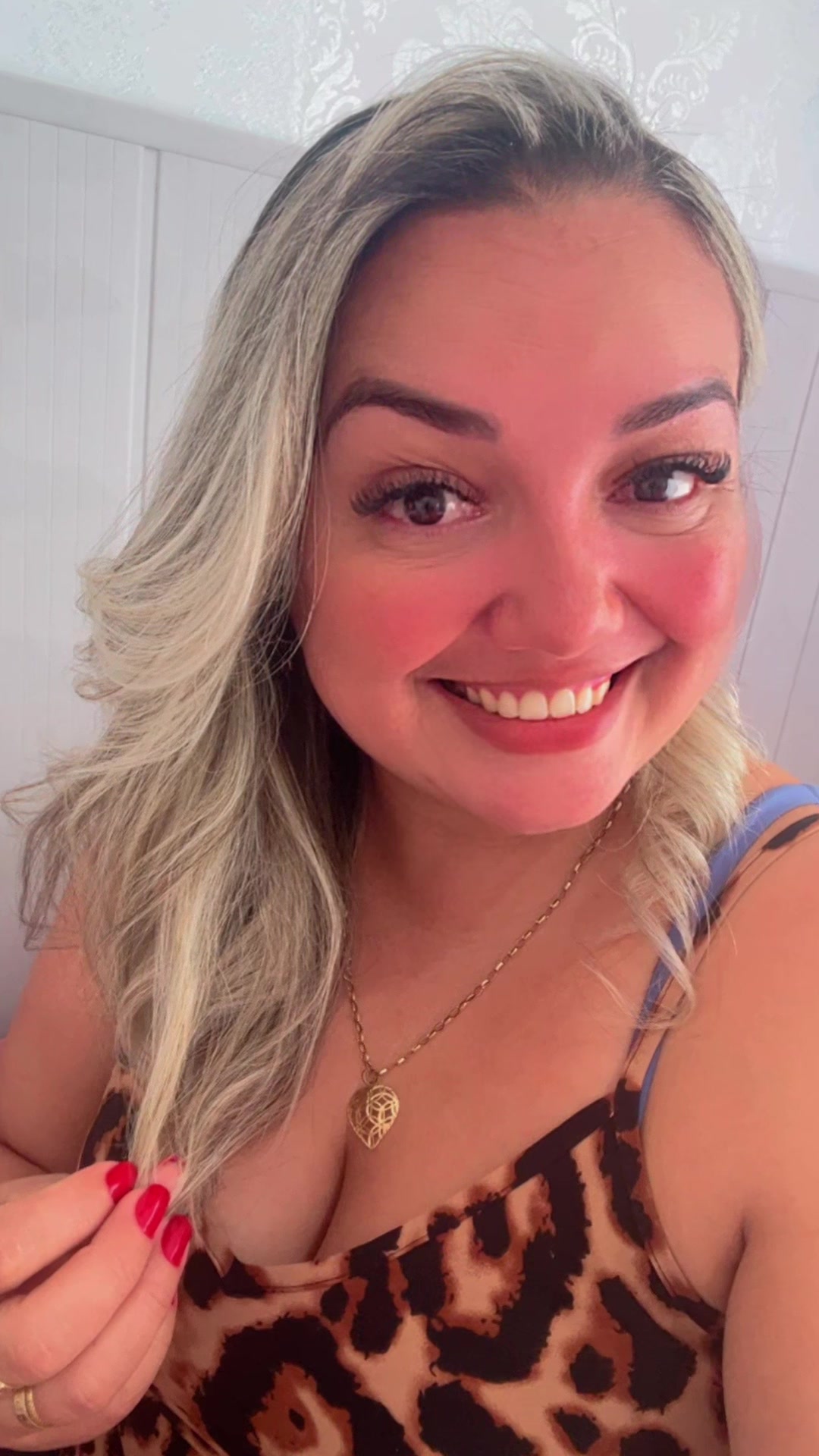@Vanessa Vanessa R835