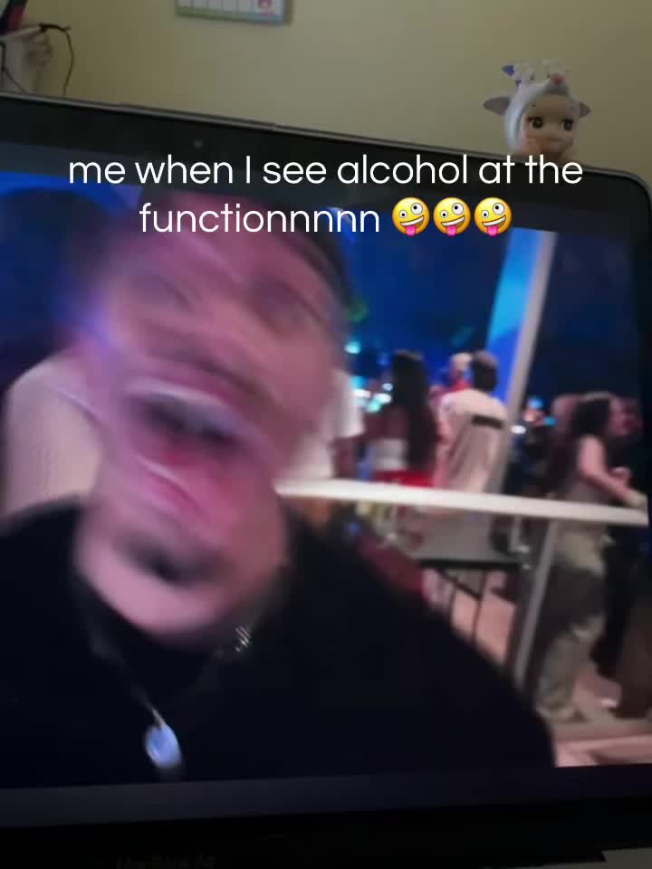 @🥳