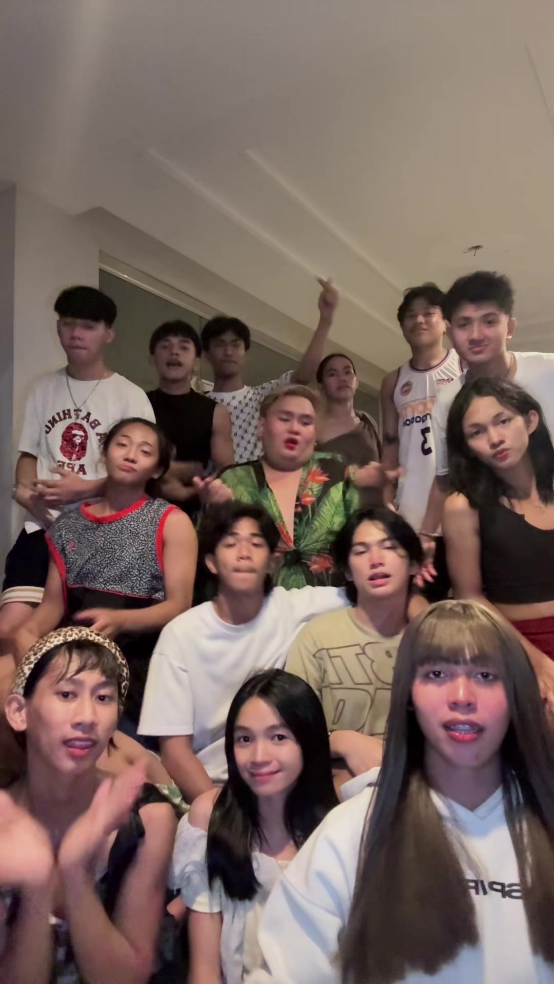 @MOMSHIE ACTOR