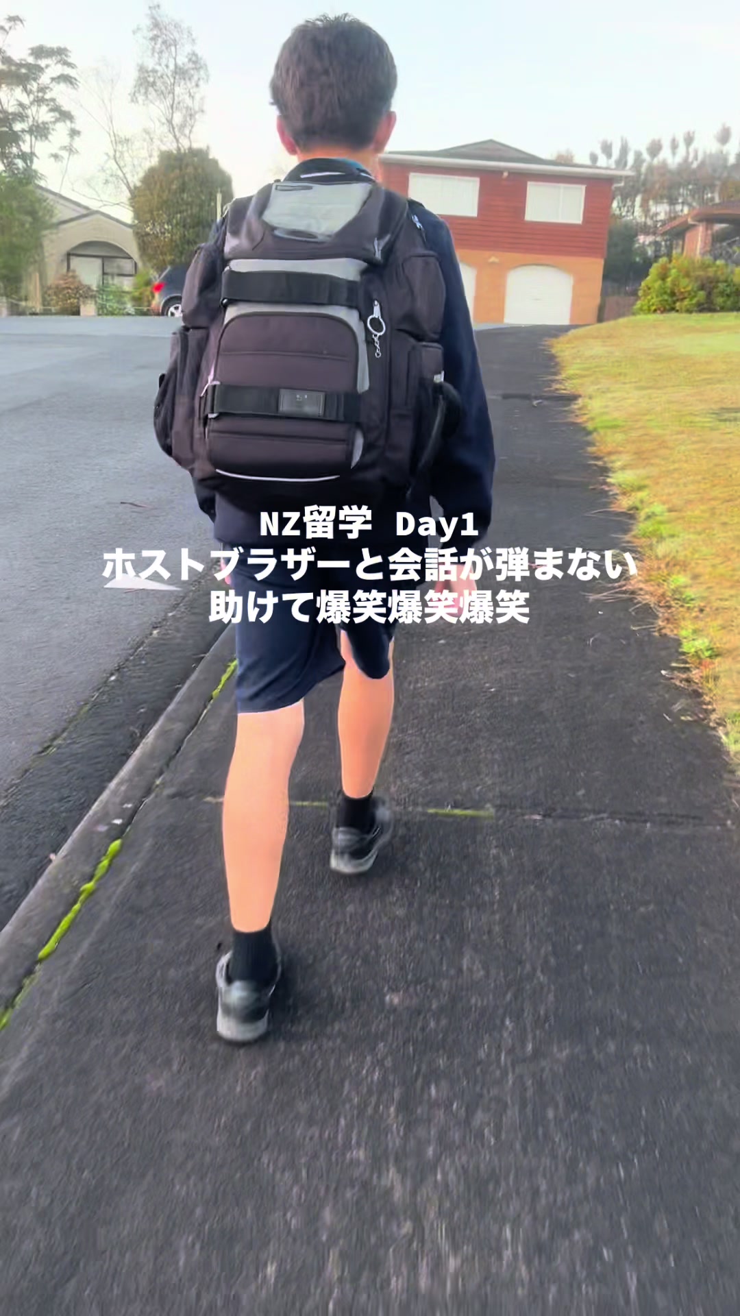 @コニ