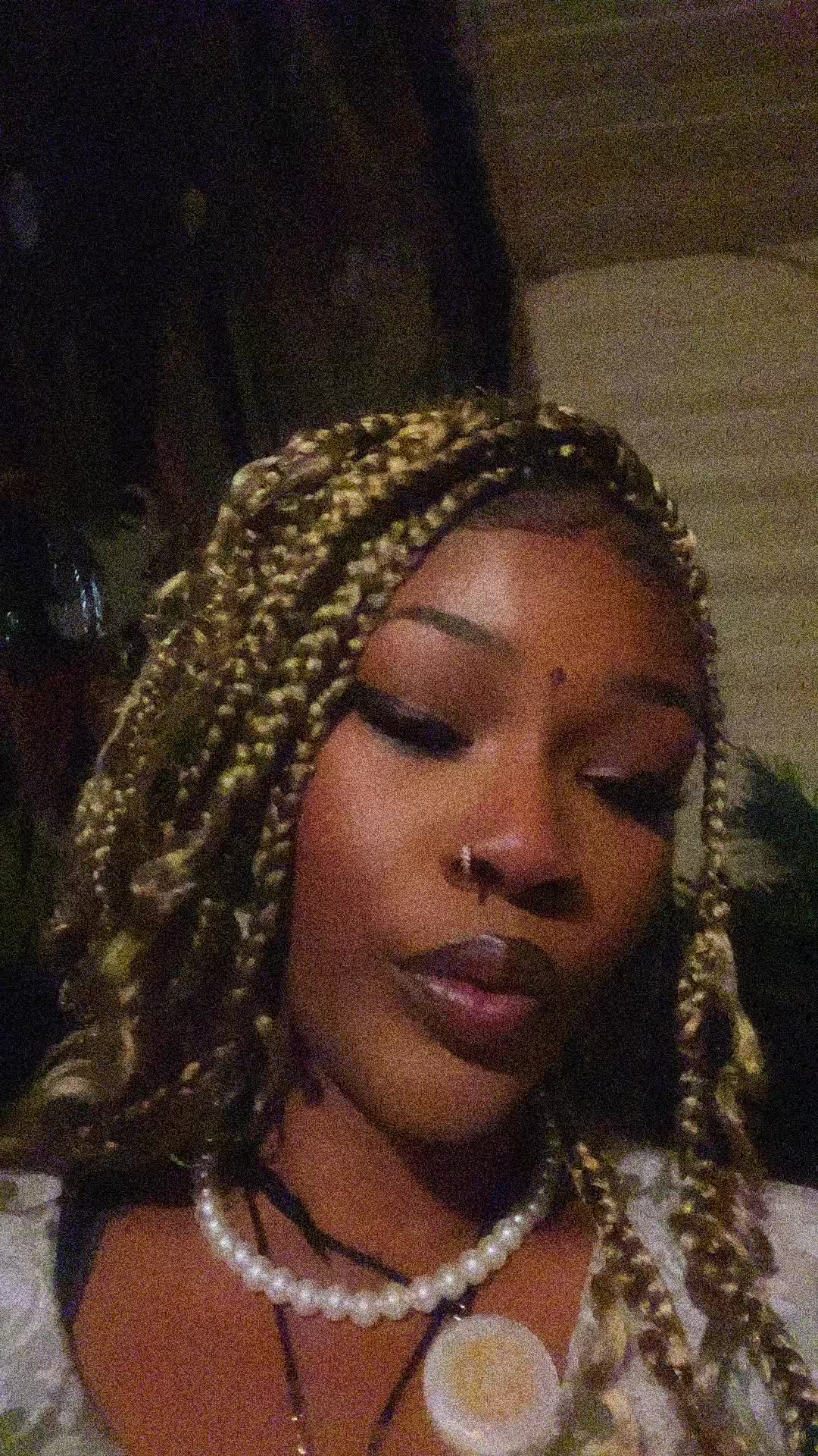 @zeebeax_