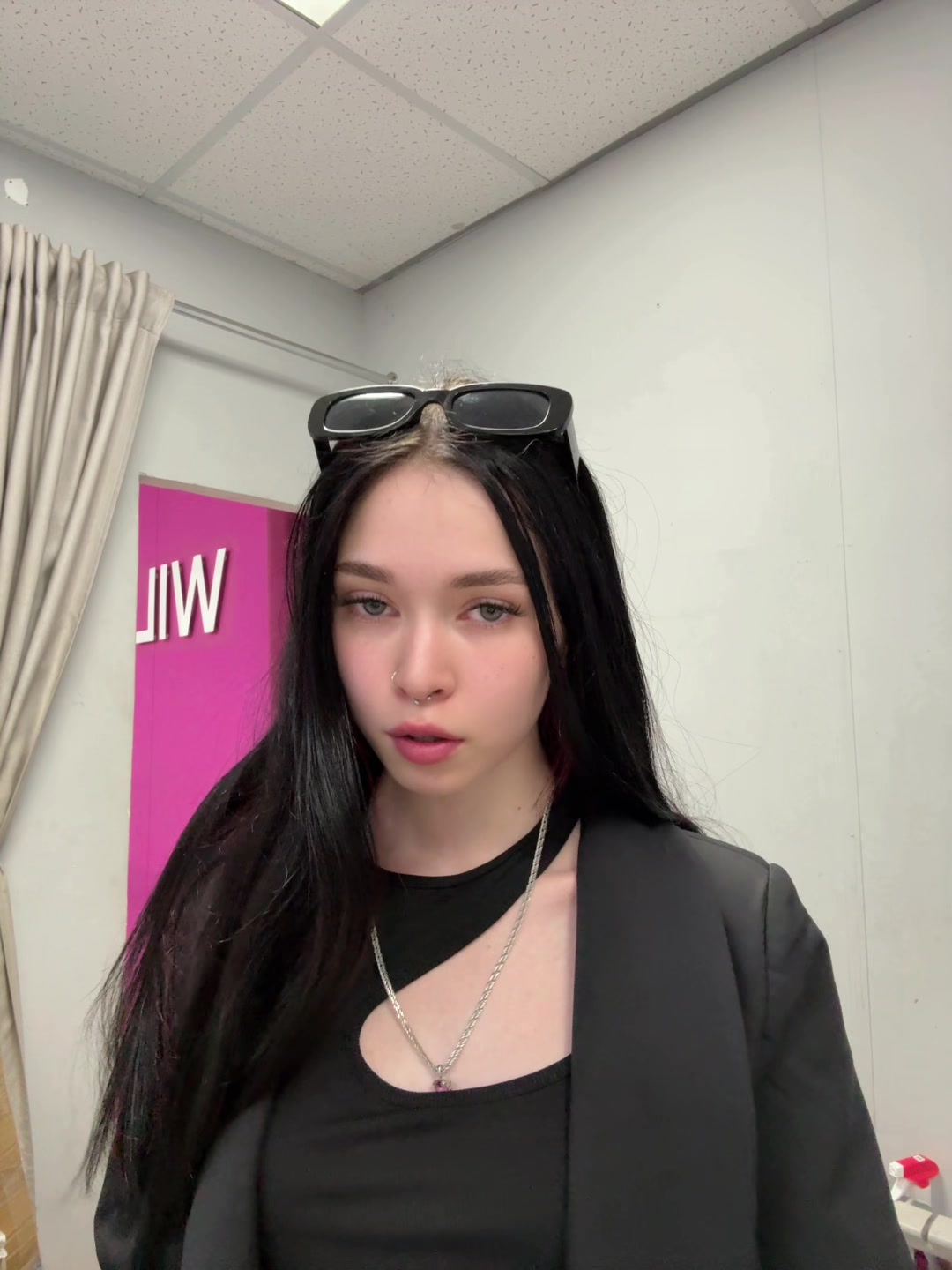 @_alish_