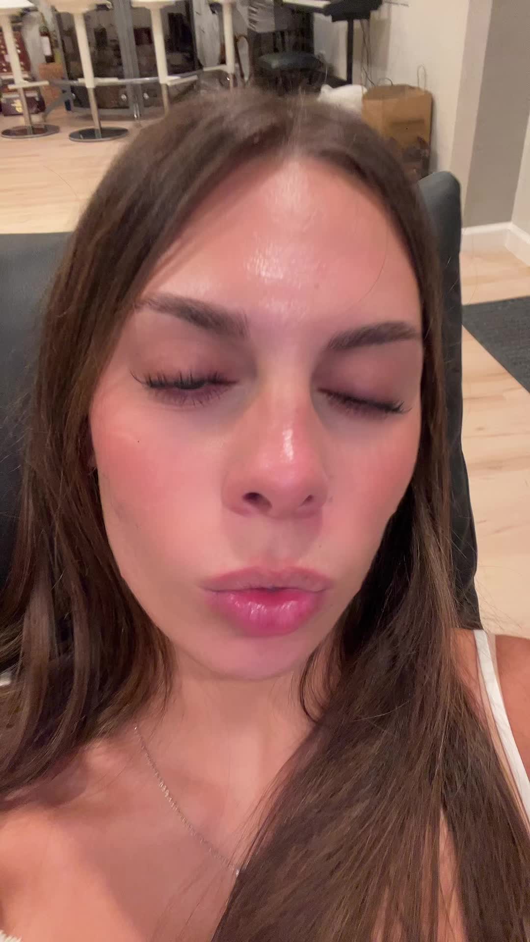 @👄
