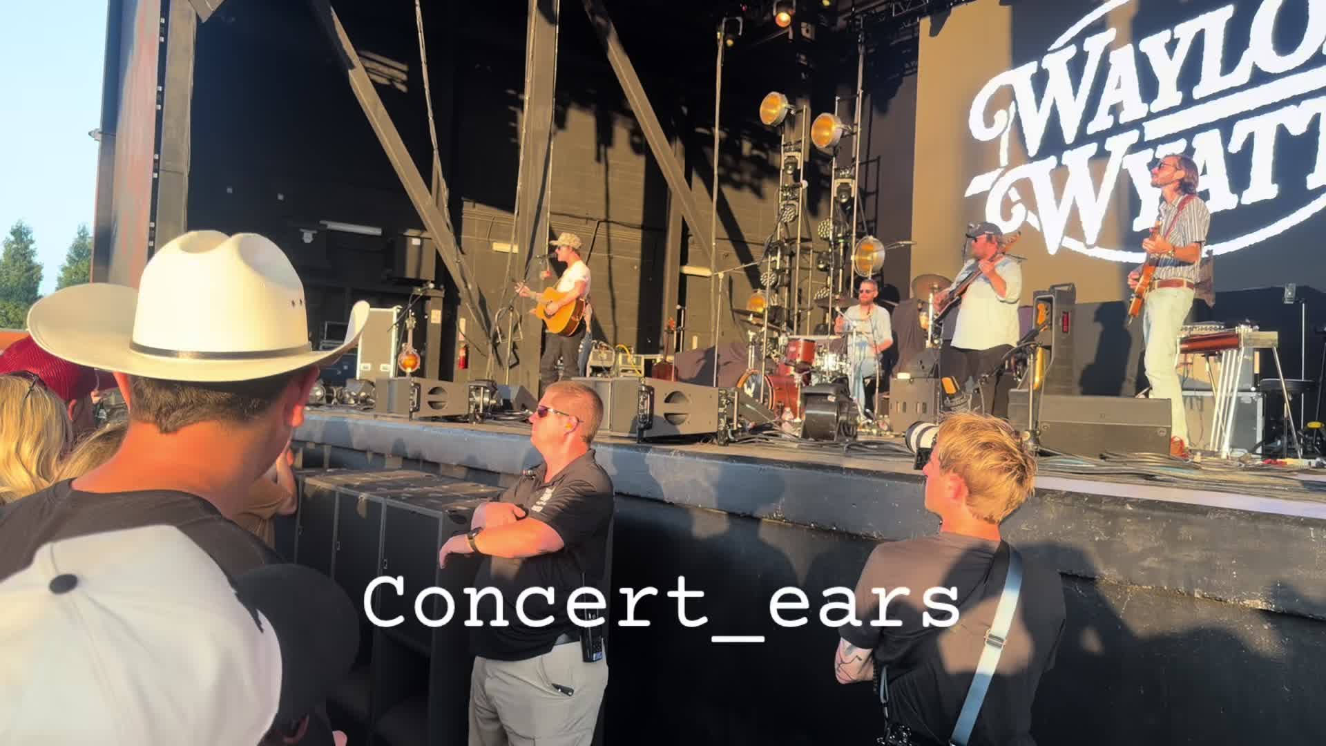 @CoNceRt Ears 🎵🤘🏽🙂&zwj;↕️