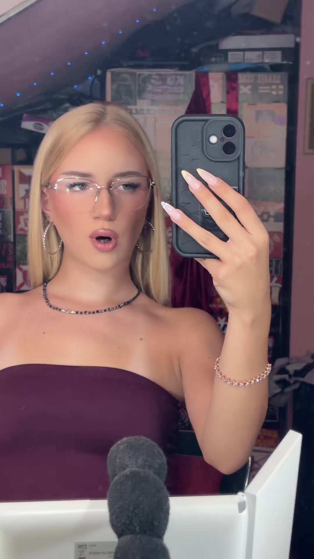@𝒜.𝒱.
