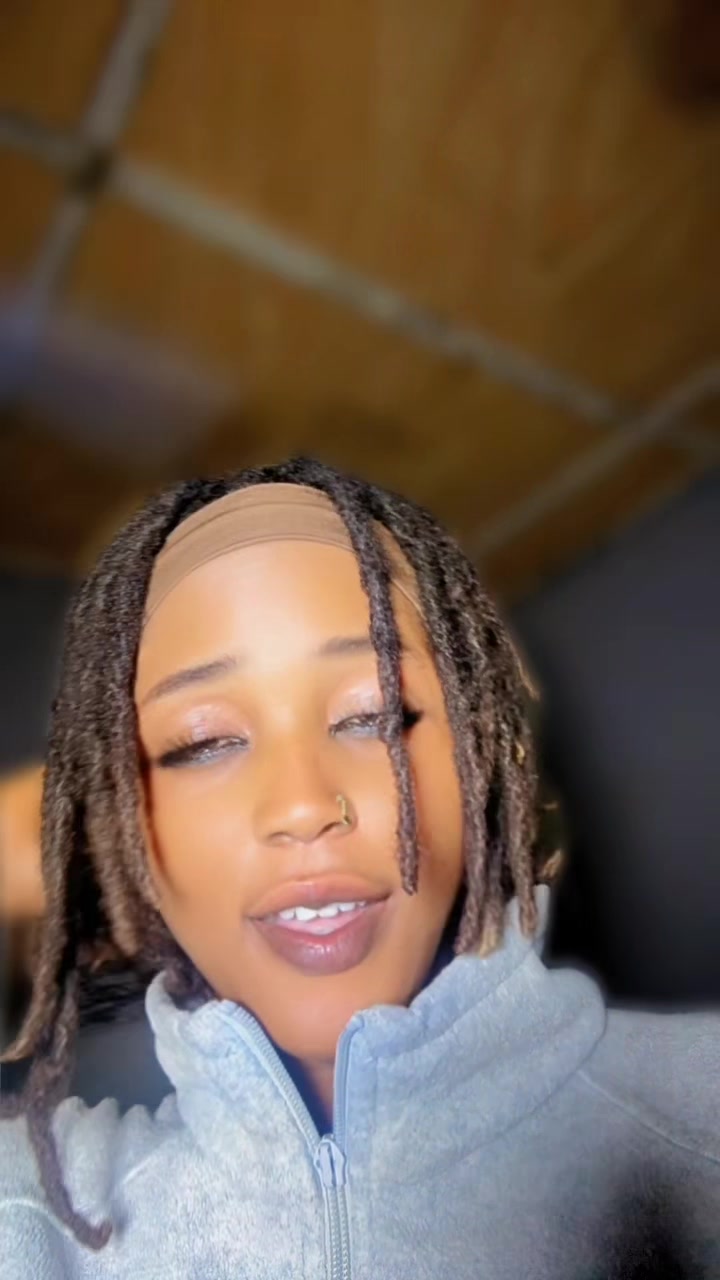 @𝓝𝓸 𝓸𝓷𝓮 𝓬𝓪𝓻𝓮𝓼😩