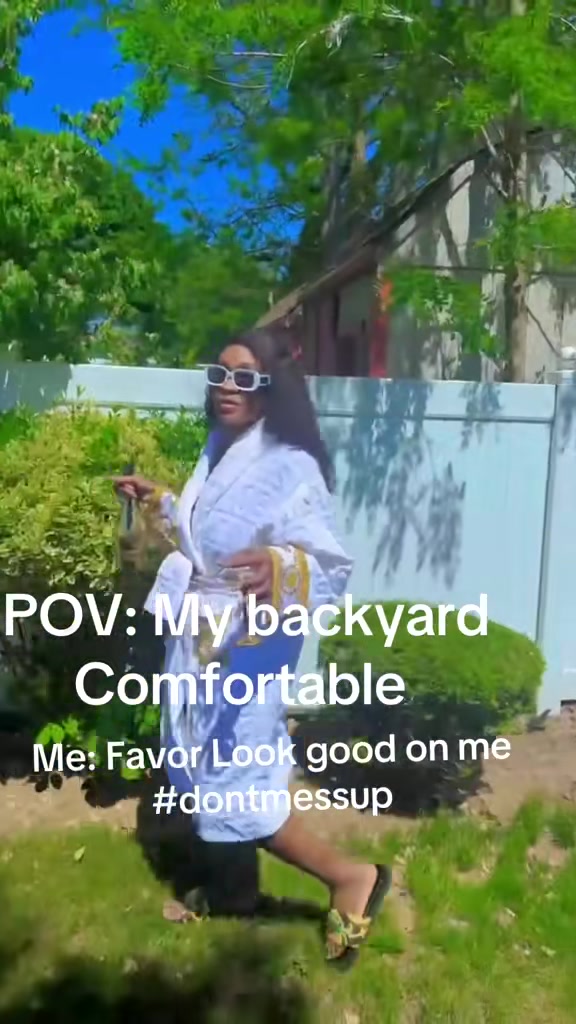 @DonnetteElegantBossLady