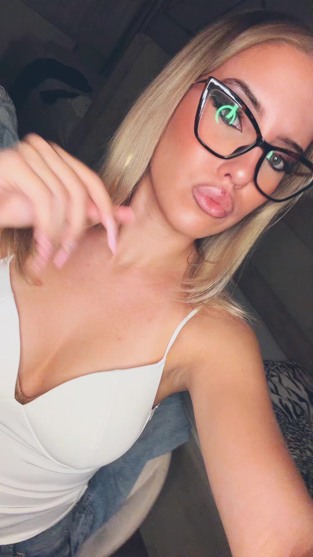 @888