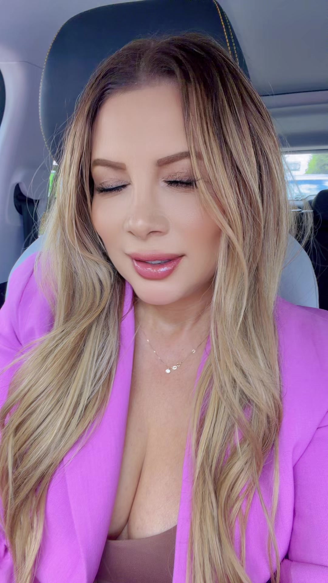 @Anna Karyna