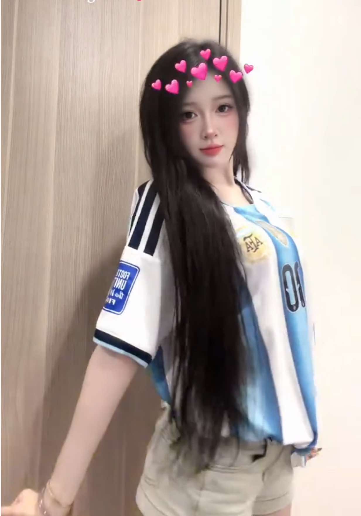 @𝑺𝒂𝒓𝒂𝒉 🦋