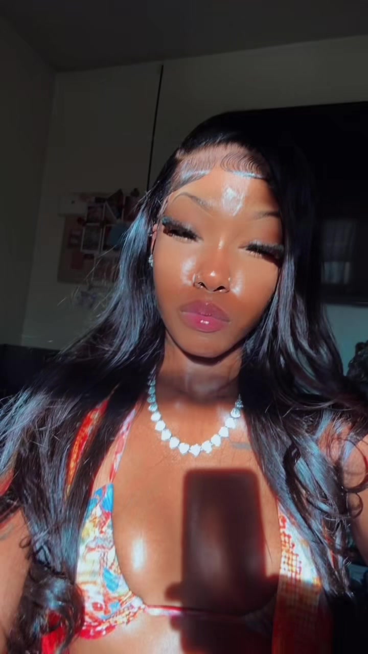 @🫦