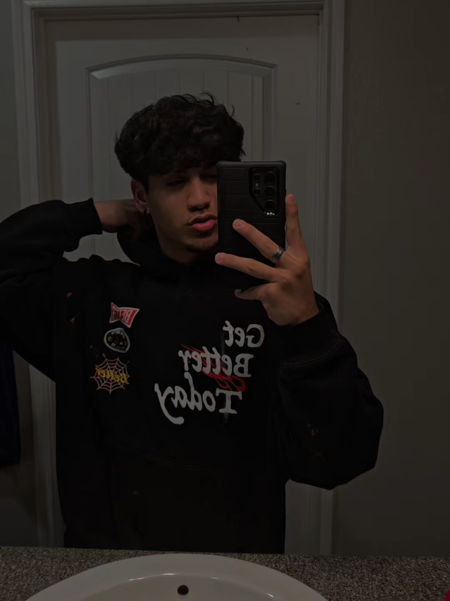 @𝑅𝑜𝑛𝑦𝑥__🎤⚡️
