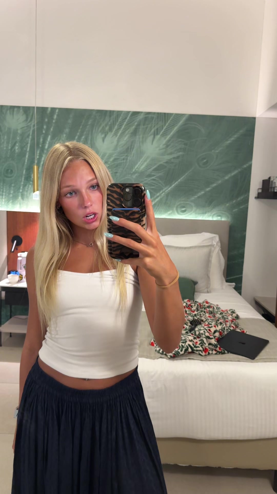 @Izabelll
