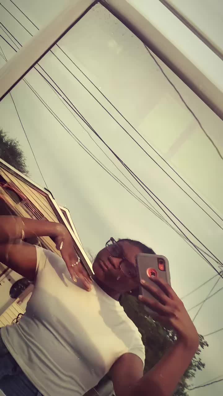 @arandombrownskinchick_