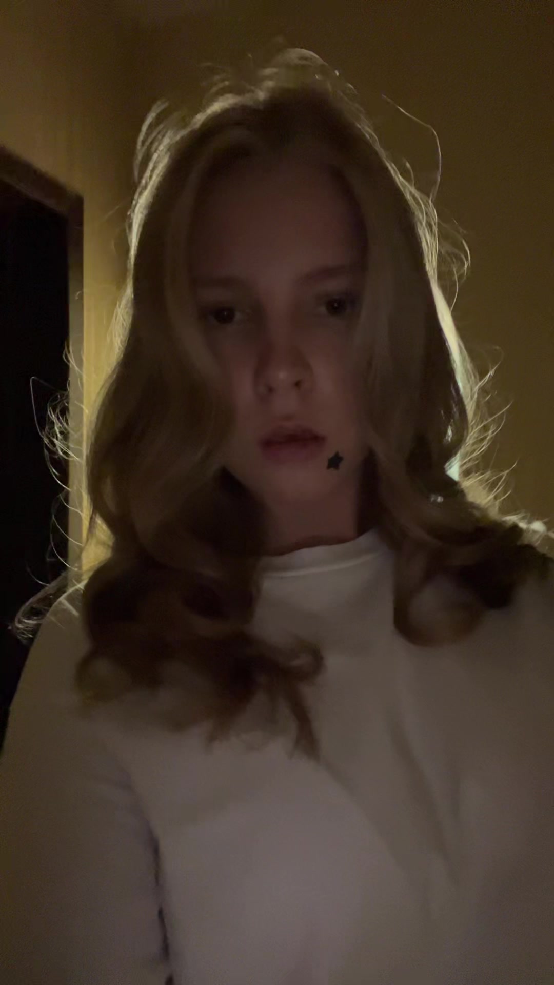 @𝐠𝐨𝐬𝐬𝐢𝐩 𝐠𝐢𝐫𝐥