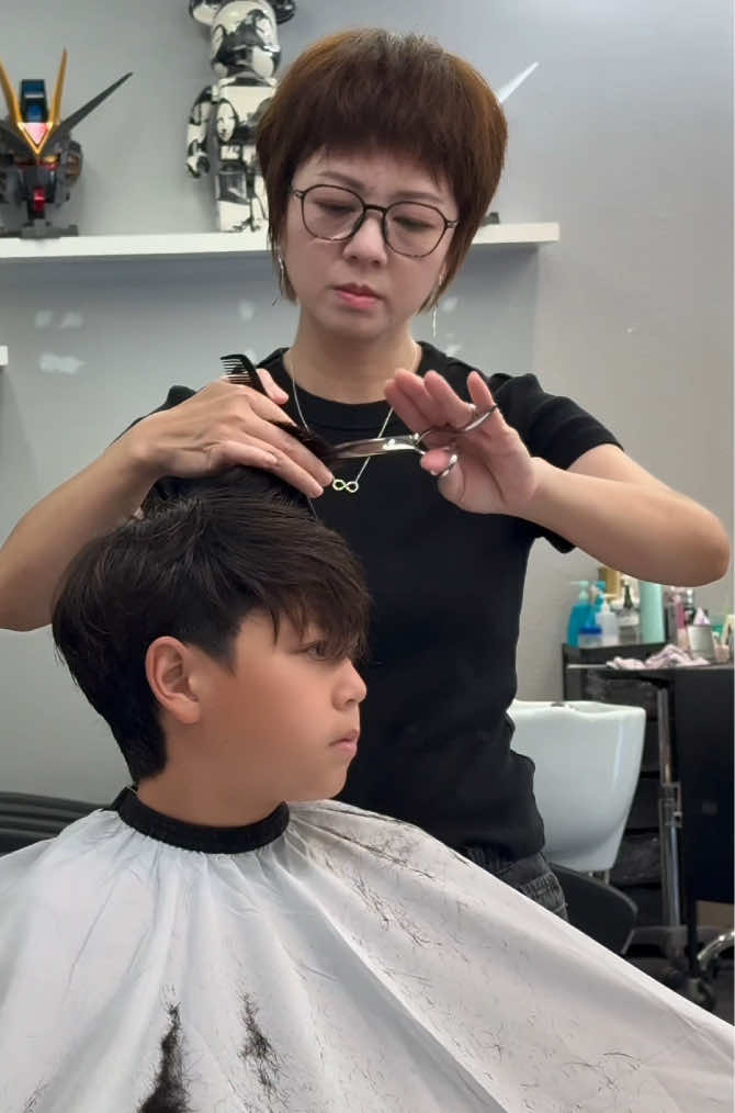 @Hairstylist~ elly