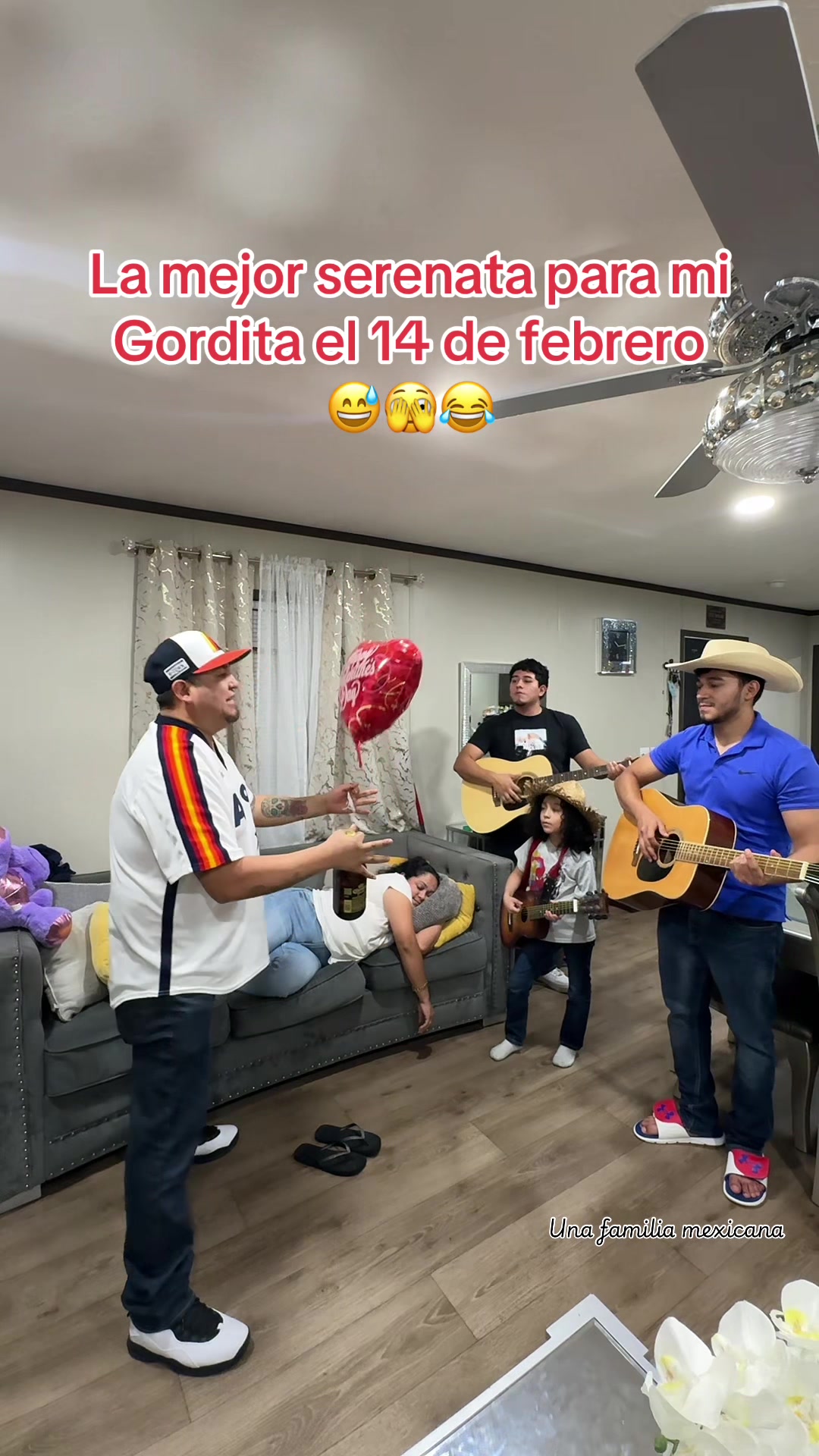 @Una familia mexicana🇲🇽