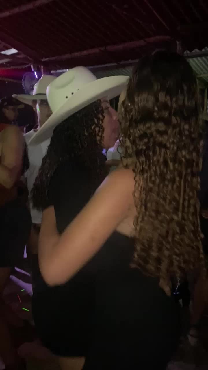 @Geovana 💃😝