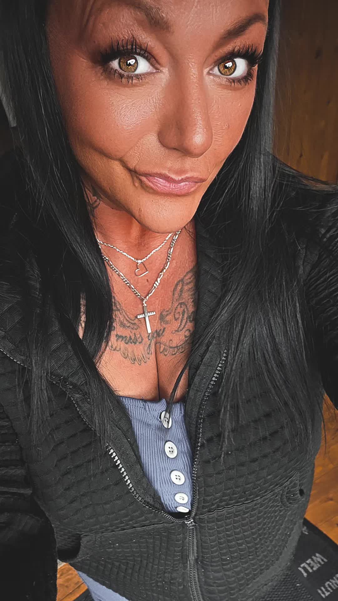 @hollykunterbunt