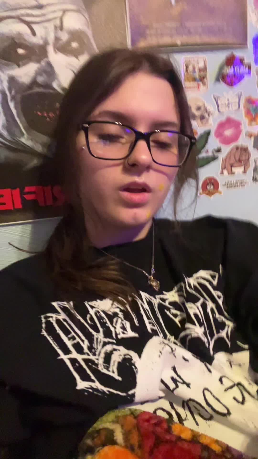 @🦦