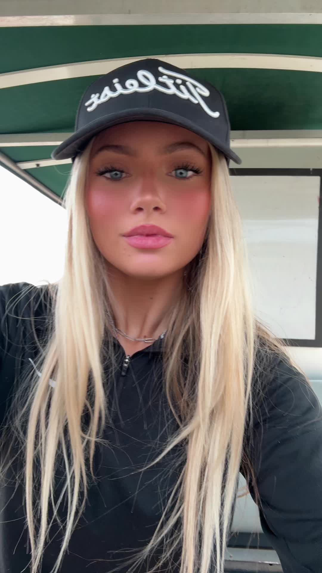 @kambriella