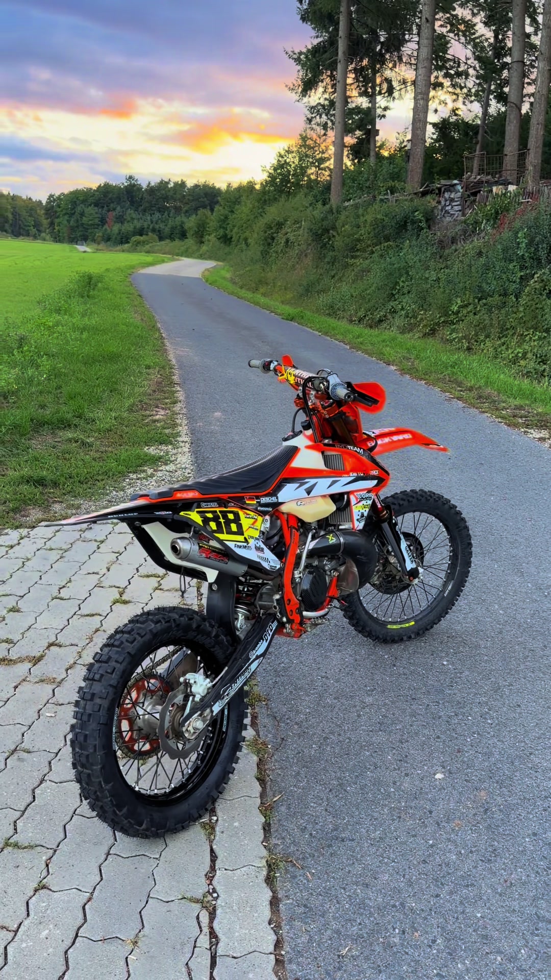 @Joni_moto