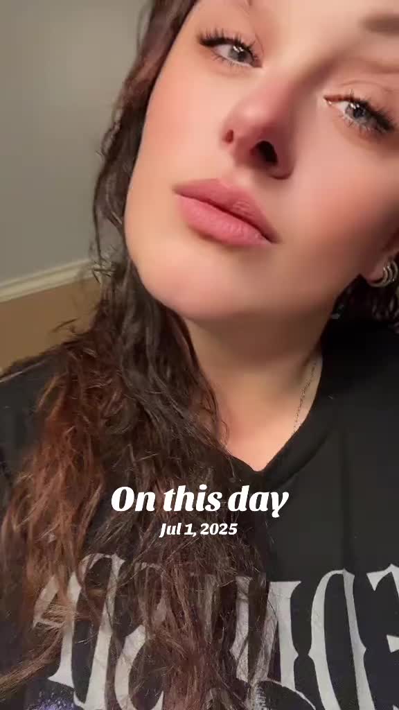 @JustASmallTownGirl🩷💜