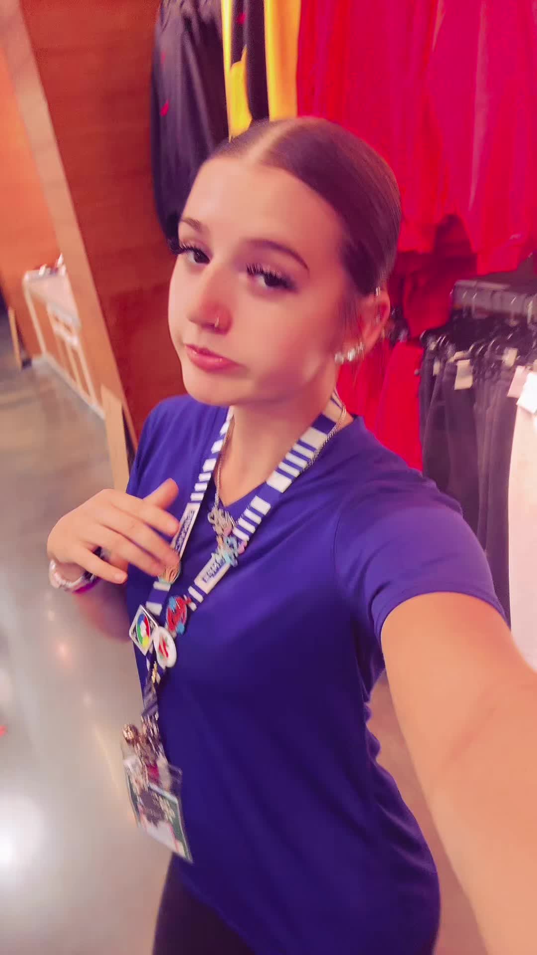 @👻.