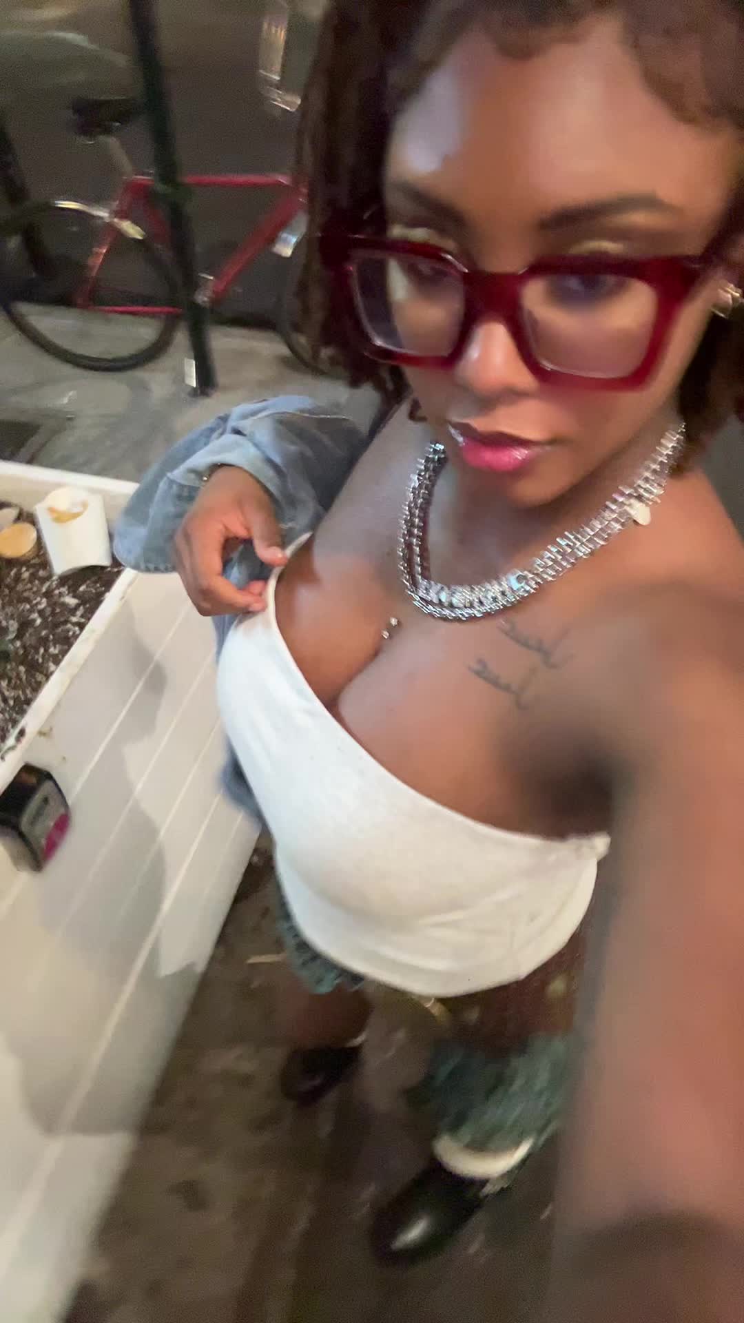 @H0n3yX2