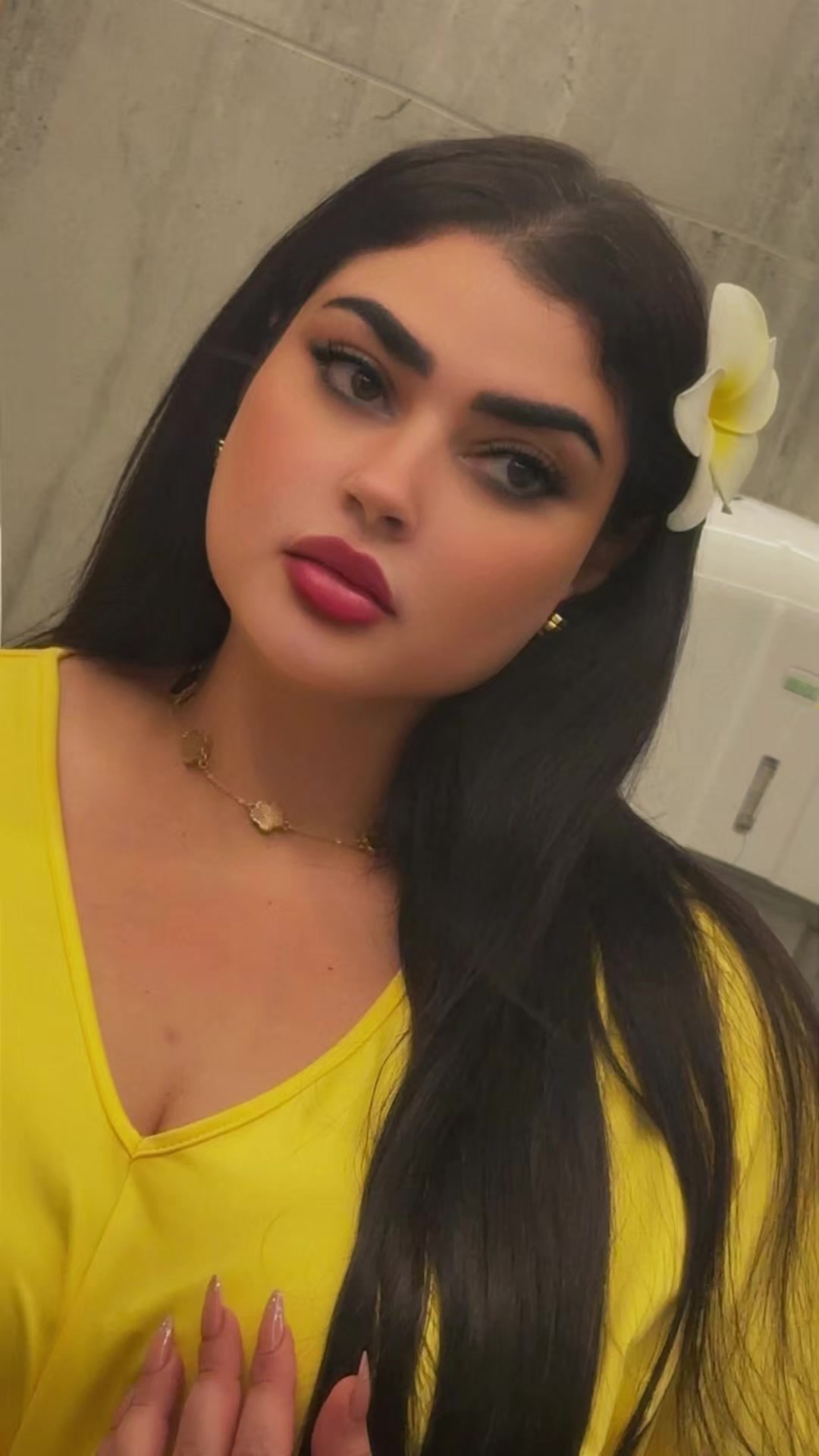 @مونيكا روبرت Monica robert