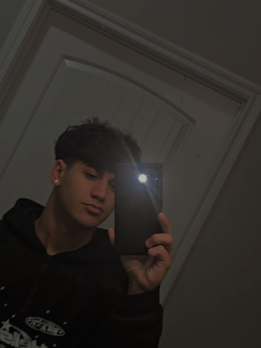 @𝑅𝑜𝑛𝑦𝑥__🎤⚡️