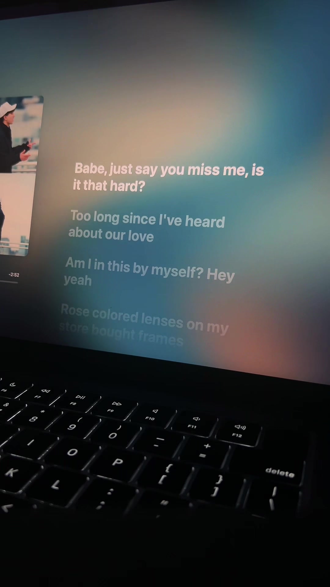 @🎧
