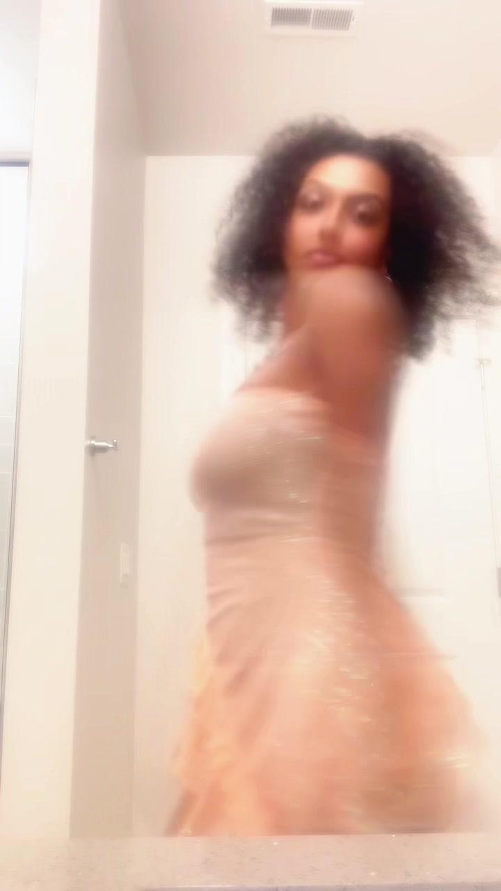 @thathotgirl98
